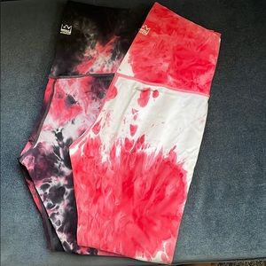 2 pack of exercise leggings.